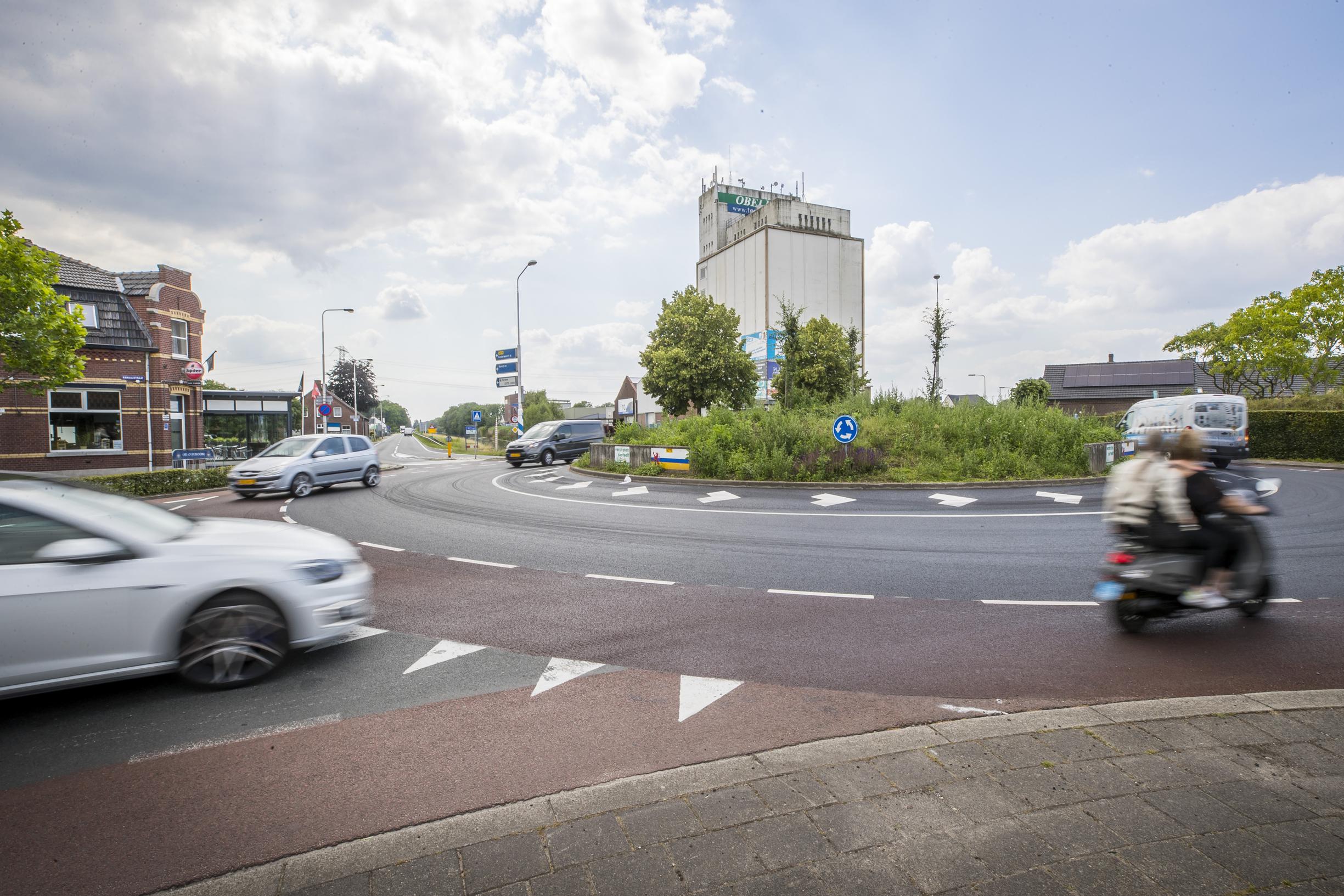 Gemeente is wachten op provincie beu en gaat rotonde Beringe zelf veiliger maken voor fietsers